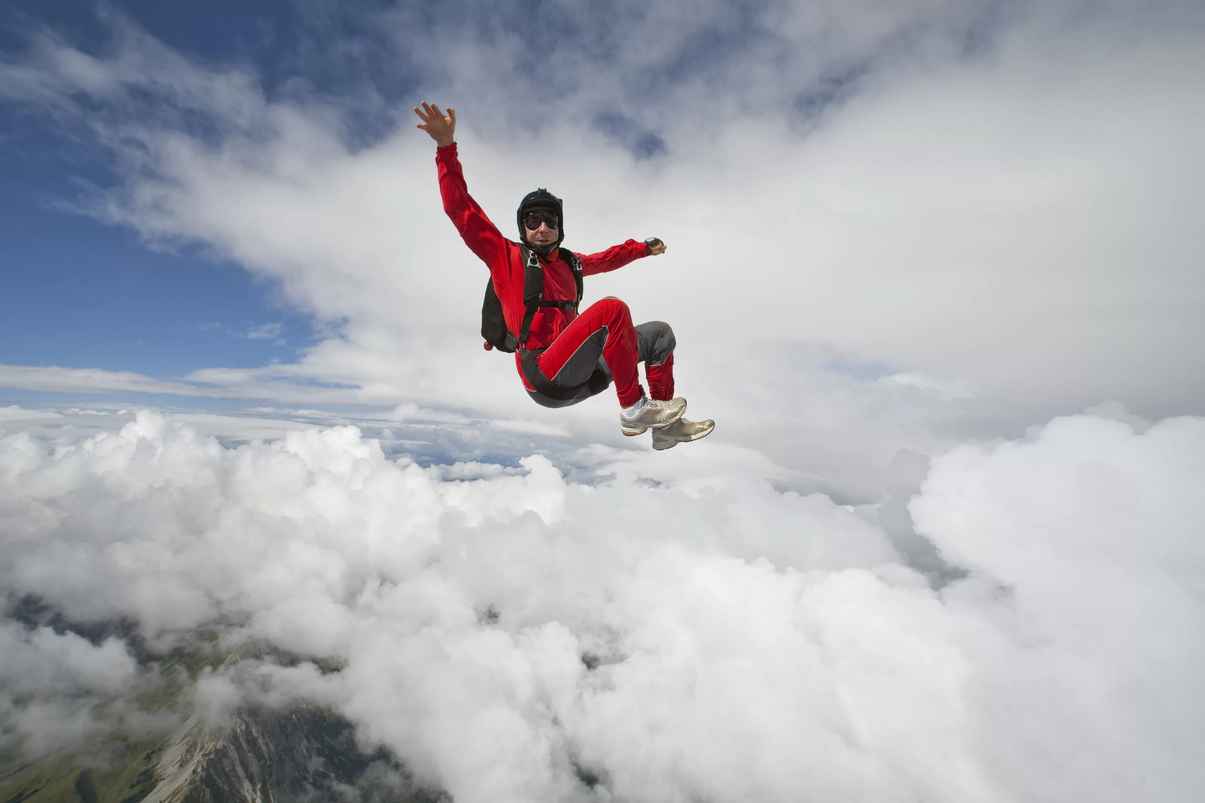 base jump vs skydiving